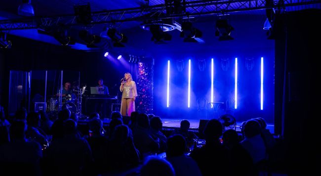 PIXELTUBE lights up Kloaver Viere’s cabaret show 